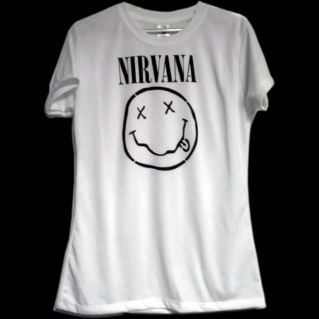 Playera blanca con el logo de Nirvana