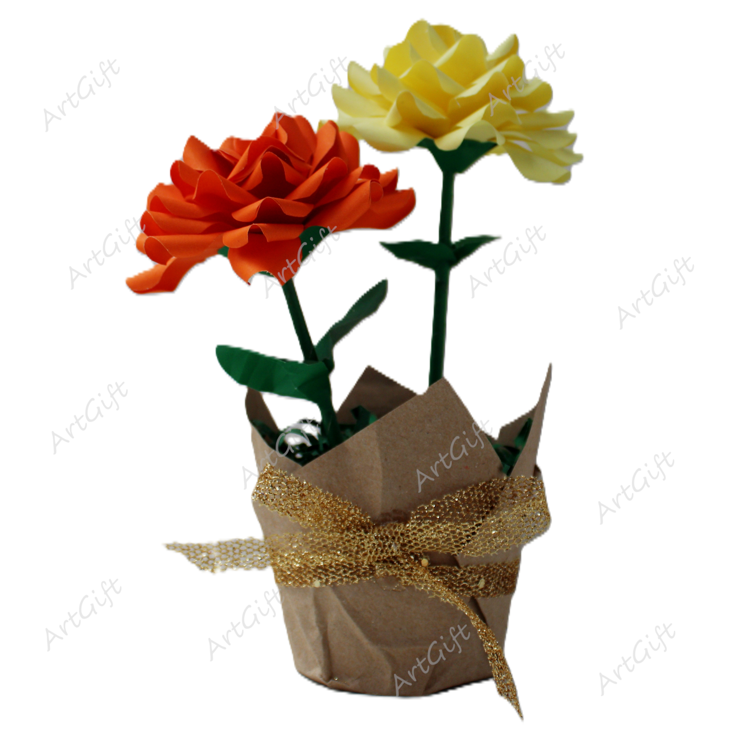 Maceta con dos flores de papel amarilla y naranja